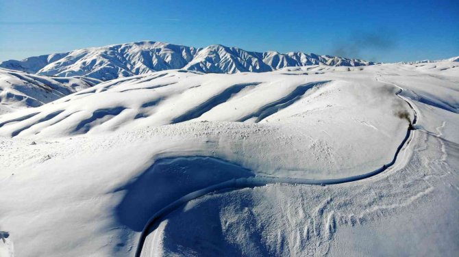 Muş’ta Kar Kalınlığı 4 Metreye Ulaştı