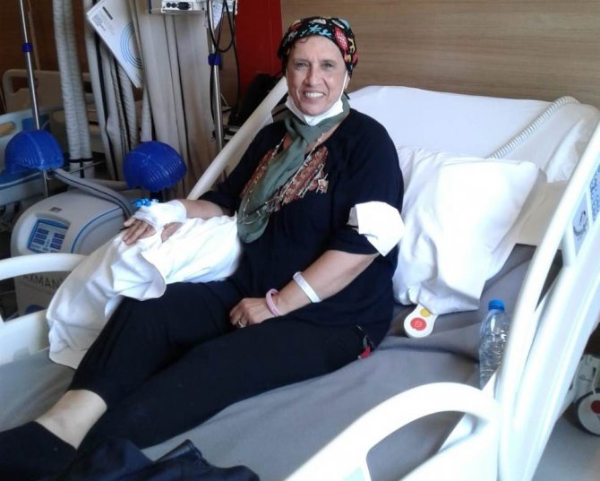 Telefonuna Gelen Mesajla Mamografi Çektirdi, Kanseri Yendi