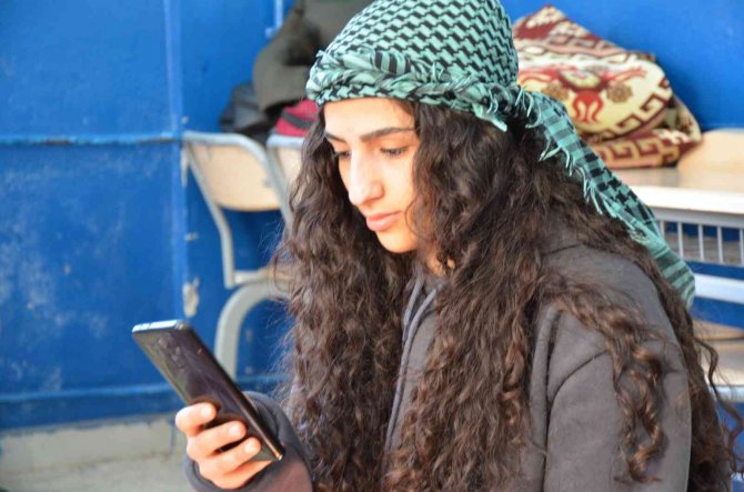 Okulda Sıra Geceleri Yaparak Sınava Hazırlanıyorlar