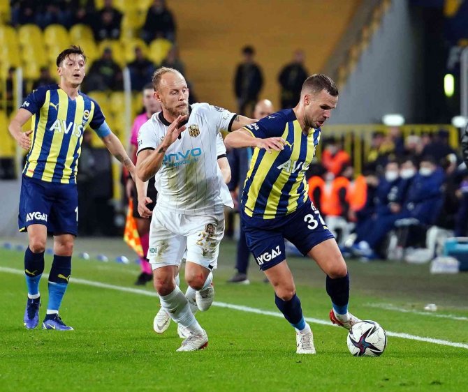 Spor Toto Süper Lig: Fenerbahçe: 1 - Yeni Malatyaspor: 0 (İ̇lk Yarı)