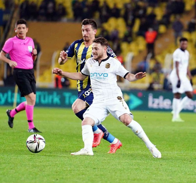 Spor Toto Süper Lig: Fenerbahçe: 1 - Yeni Malatyaspor: 0 (İ̇lk Yarı)