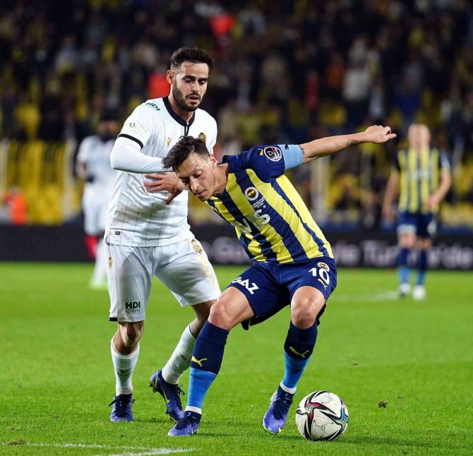 Spor Toto Süper Lig: Fenerbahçe: 1 - Yeni Malatyaspor: 0 (İ̇lk Yarı)
