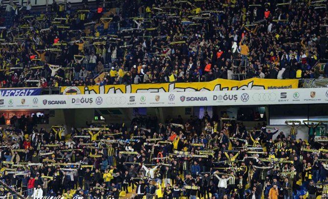 Spor Toto Süper Lig: Fenerbahçe: 1 - Yeni Malatyaspor: 0 (Maç Devam Ediyor)