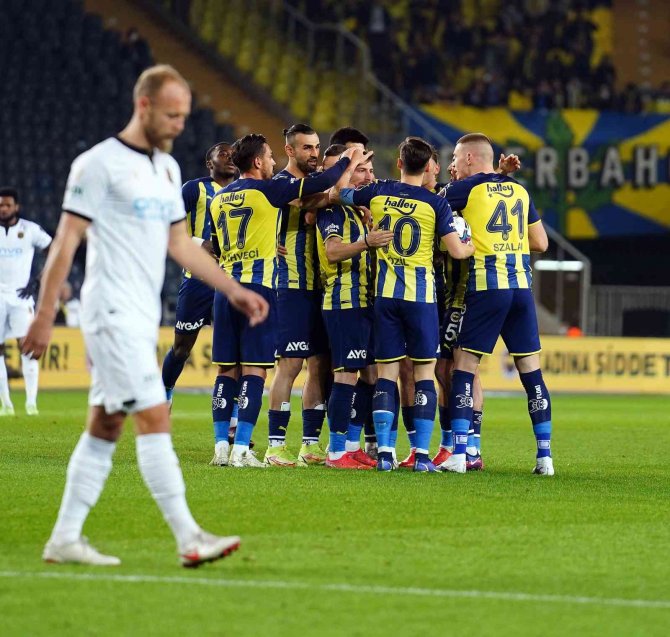 Spor Toto Süper Lig: Fenerbahçe: 1 - Yeni Malatyaspor: 0 (Maç Devam Ediyor)