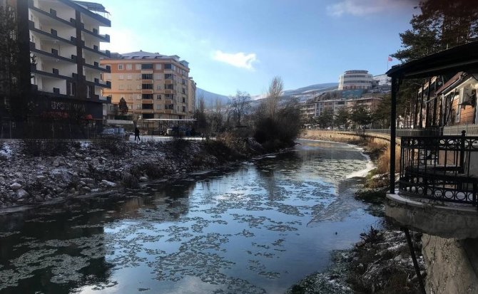 Türkiye’nin En Hızlı Akan Nehri Olan Çoruh Buz Tuttu