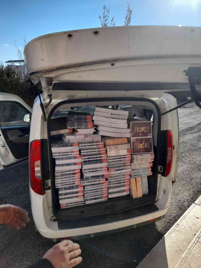 Belediye Başkanından Öğrencilere Kitap Desteği Devam Ediyor