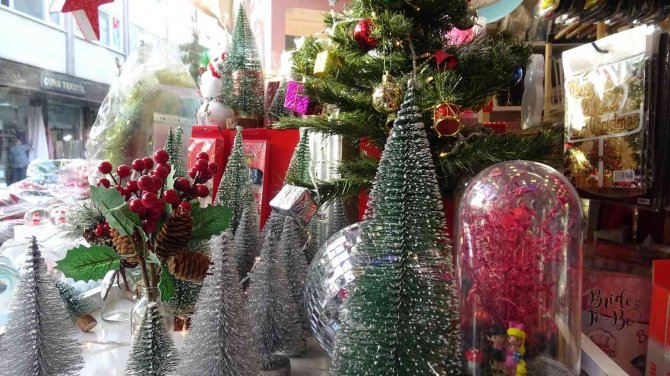 Yılbaşı Süslerine Yoğun İlgi