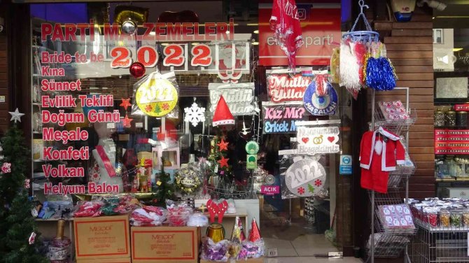 Yılbaşı Süslerine Yoğun İlgi