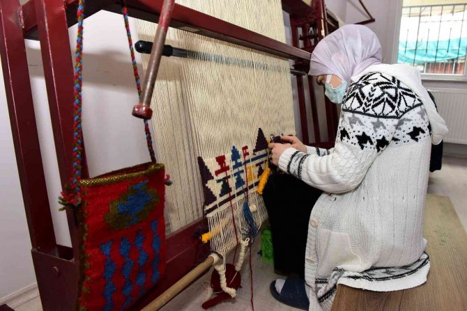 Yıldırım’dan Kadınlara Halı Dokuma Kursu