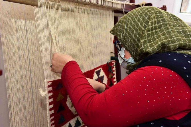 Yıldırım’dan Kadınlara Halı Dokuma Kursu