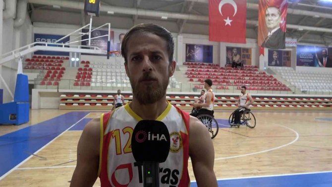 Pota Altında Tanışıp Evlendiler, Sahada Birlikte Ter Döküyorlar