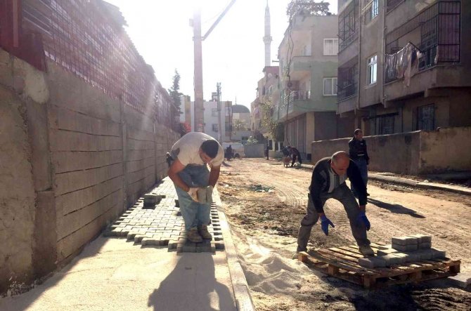Akdeniz’de Yol Çalışmaları Aralıksız Sürüyor