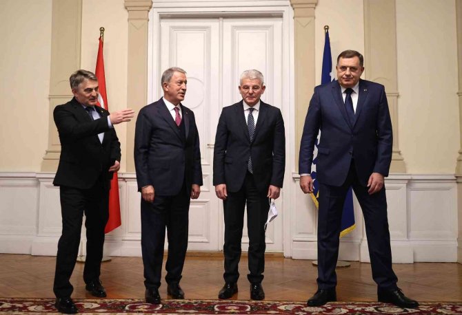 Bakan Akar, Bosna Hersek Devlet Başkanlığı Konseyi Üyeleri İle Görüştü