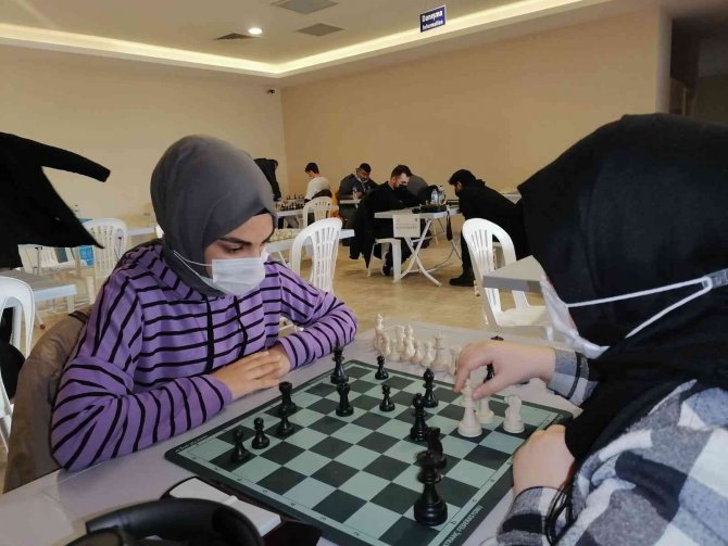 Balıkesirli Gençler Turnuvalarda Buluştu