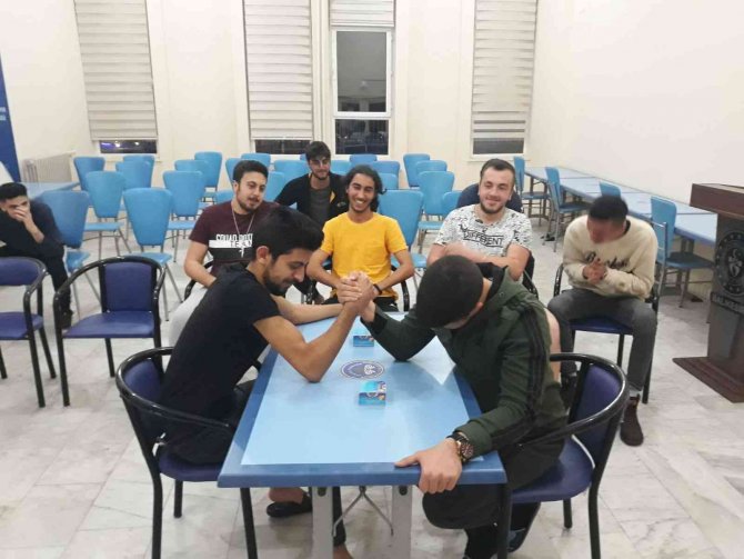 Balıkesirli Gençler Turnuvalarda Buluştu