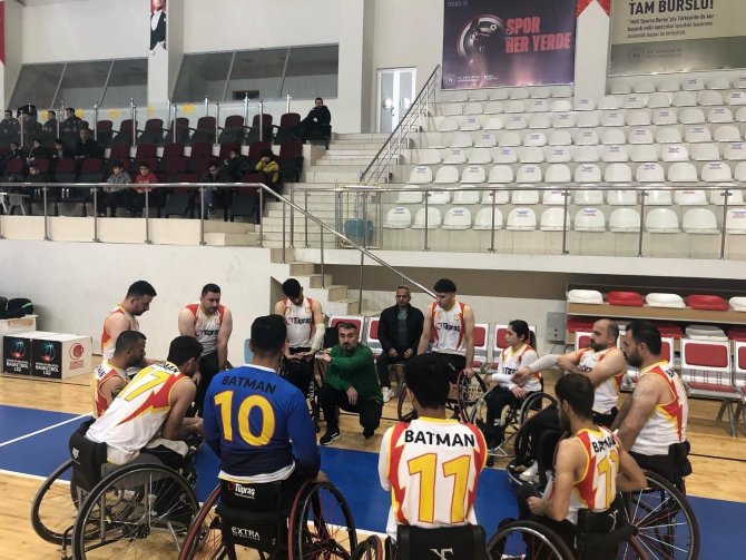 Pota Altında Tanışıp Evlendiler, Sahada Birlikte Ter Döküyorlar