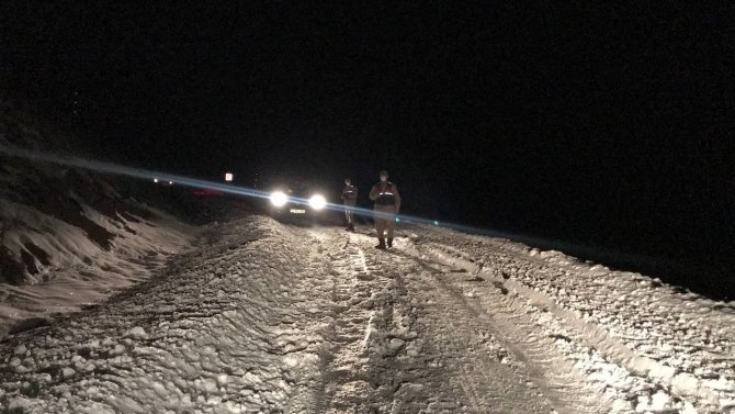 Karda Mahsur Kalan Kuveytli Aileyi Afad Ve Jandarma Kurtardı