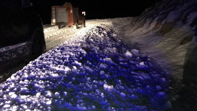 Karda Mahsur Kalan Kuveytli Aileyi Afad Ve Jandarma Kurtardı