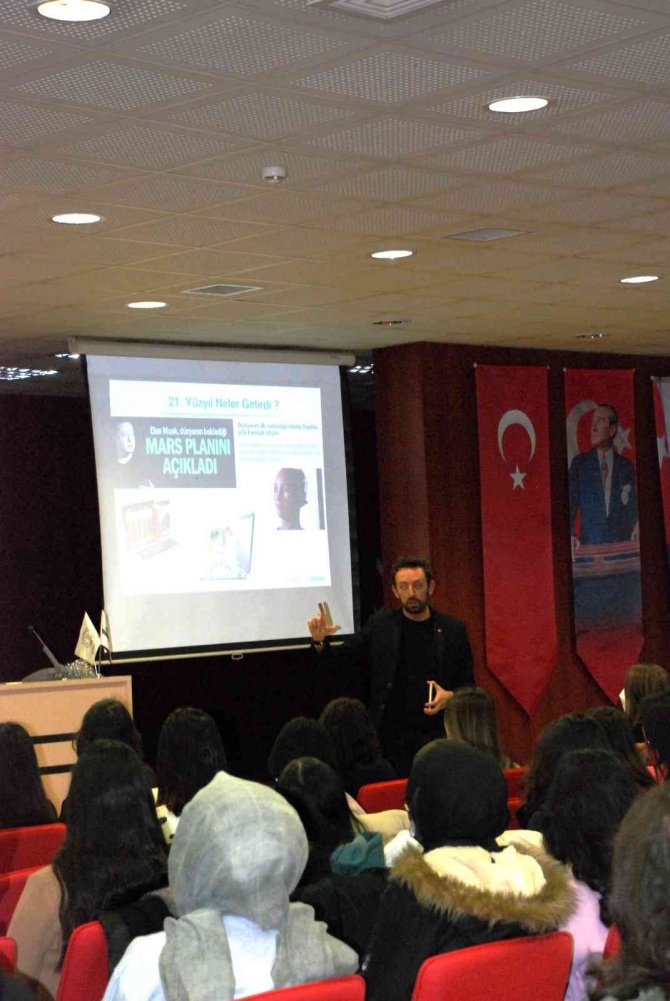 Serkan Can Zengin, Anadolu Üniversitesi’nde Öğrencilerle Buluştu