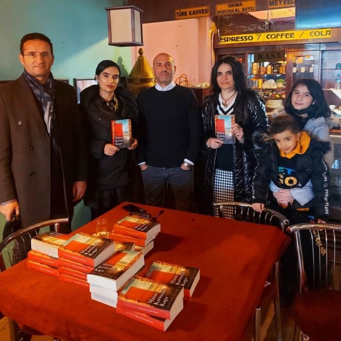 Çakır İmza Gününde Okurlarıyla Buluştu