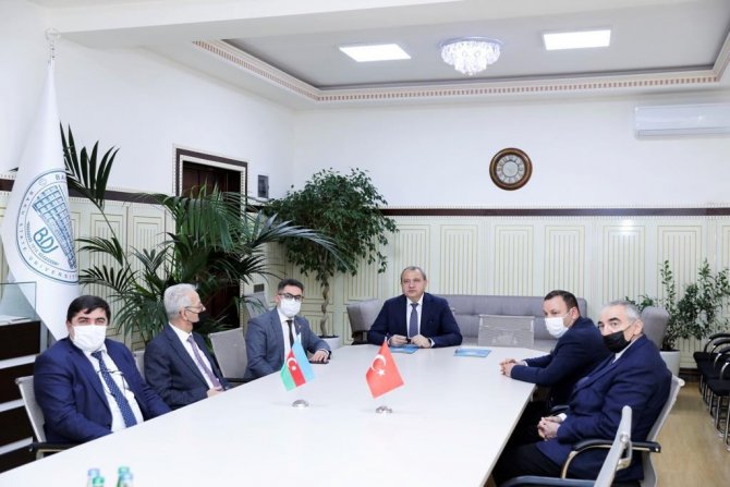 Fü İle Bakü Devlet Üniversitesi Arasında Protokol İmzalandı