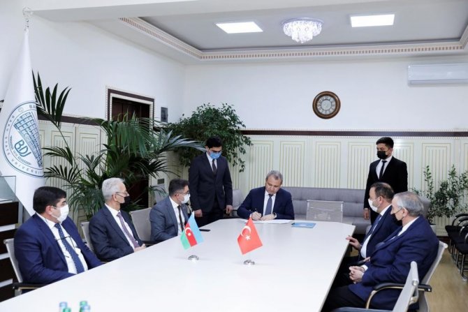 Fü İle Bakü Devlet Üniversitesi Arasında Protokol İmzalandı