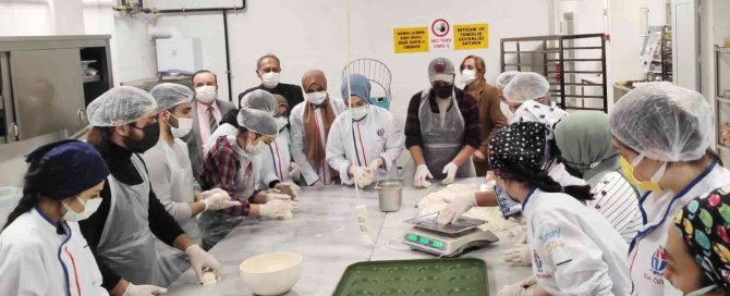 Üniversite Öğrencileri Glutensiz Unlu Mamüller Üretim Tesisinde