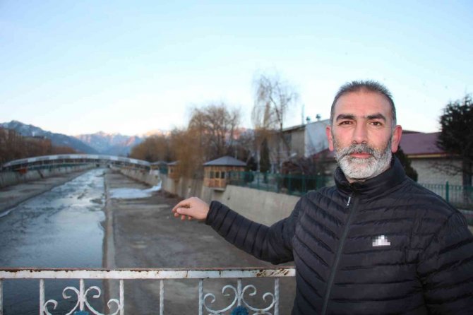 Dondurucu Soğuk Sonrası Nehirler Buz Tuttu