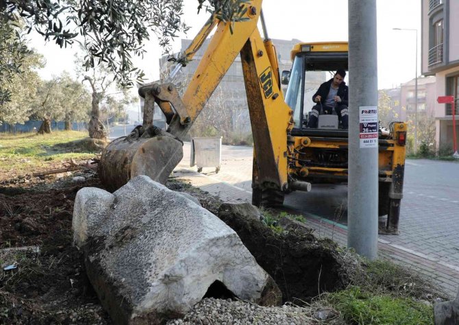 Gemlik’te 1800 Yıllık Lahit Kapağı Bulundu
