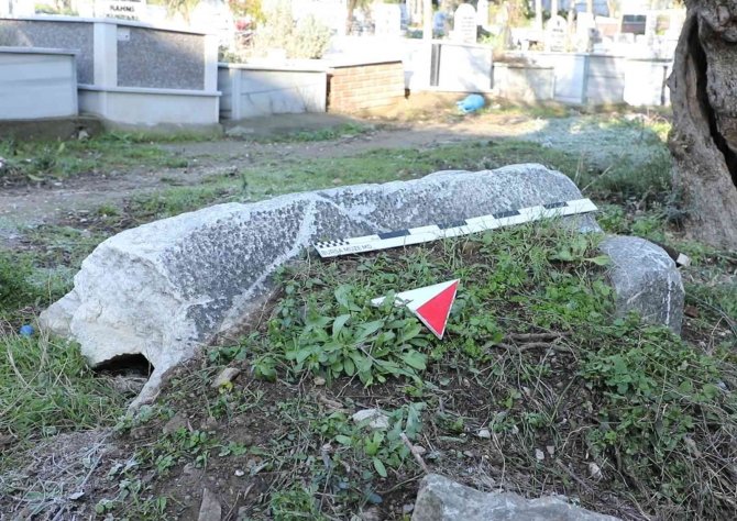 Gemlik’te 1800 Yıllık Lahit Kapağı Bulundu