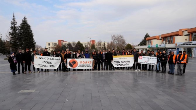 Üniversite Öğrencileri Atık Topladı