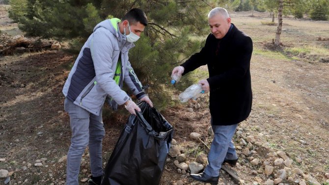 Üniversite Öğrencileri Atık Topladı