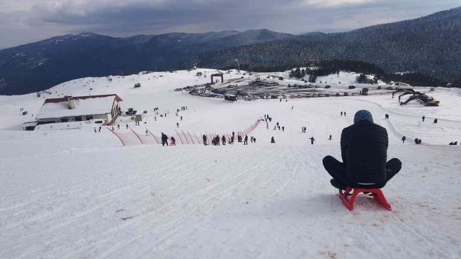 Keltepe Kayak Merkezi Hafta Sonunda 2 Bin Kişiyi Ağırladı