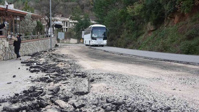 Uludağ’da Sezon Açıldı, Yol Çalışması 2 Aydır Çileye Döndü