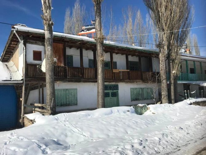 Köydeki 100 Yıllık Eski Evler Dimdik Ayakta