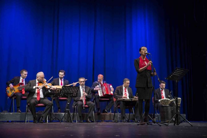 Milli Şaire Duygusal Anma