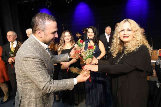 ’Zirvede Yaşayan Eserler’ Korosu Sahne Aldı