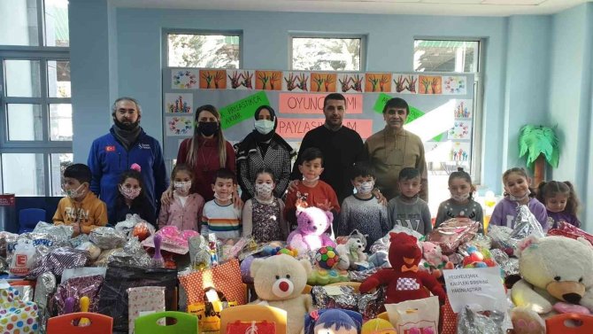 Pursaklar’da Minik Eller Yüreklere Dokunuyor