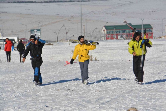 Sarıkamış Kayak Merkezi İ̇ranlı Turistlerin Uğrak Yeri Oldu