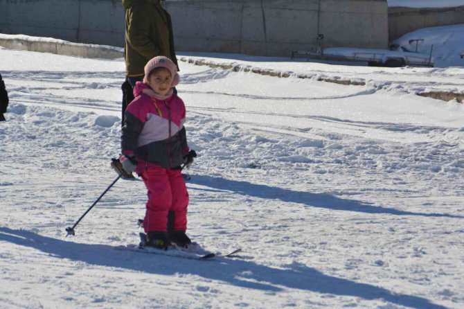 Sarıkamış Kayak Merkezi İ̇ranlı Turistlerin Uğrak Yeri Oldu