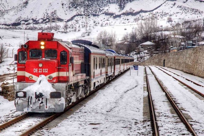 Elazığ-tatvan Arası Tren Yolculuğundan Muhteşem Kış Manzaraları