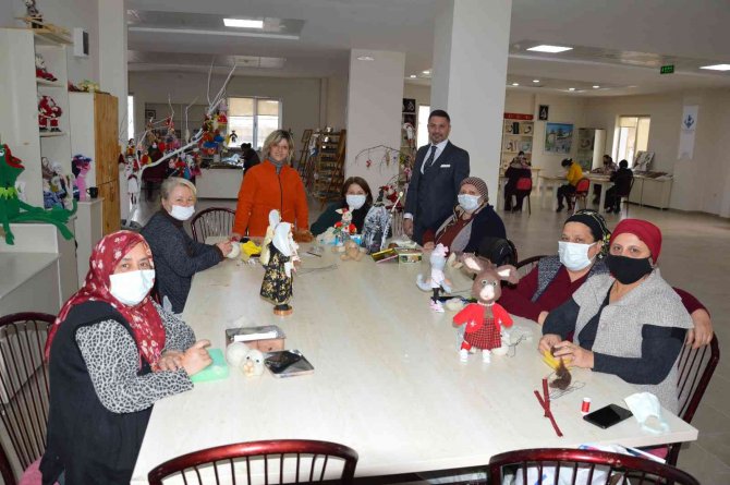 Hedef Daha Çok Kadının ’Sanatçı Tanıtım Kartı’nı Alması