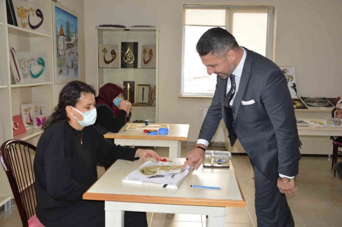 Hedef Daha Çok Kadının ’Sanatçı Tanıtım Kartı’nı Alması
