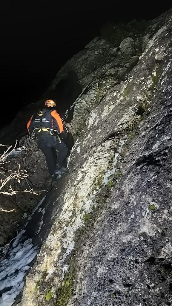 Tırmandığı Kayanın Üstünde Mahsur Kalan Kişi Kurtarıldı