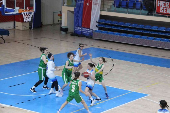 Düzce Atletik, İ̇stanbul Üniversitesi’ni 84-66 Mağlup Etti