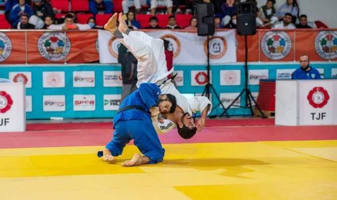 Manisa Bbsk’da Bir Türkiye Şampiyonu Da Judodan