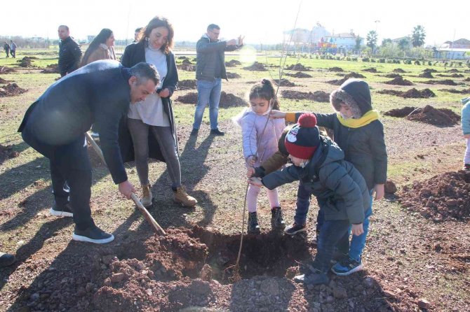 Döşemealtı’nda 17 Bin Fidan Toprakla Buluştu