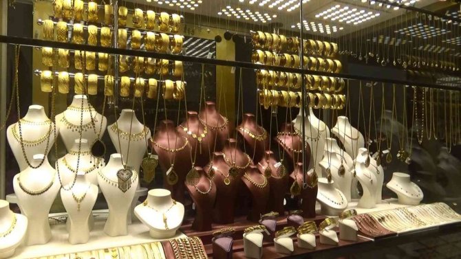 Kuyumcular Fiyatı Sabitleyerek Altın İçin Anlaşan Ve Fiyatı Düşünce Vazgeçen Vatandaşlardan Dertli