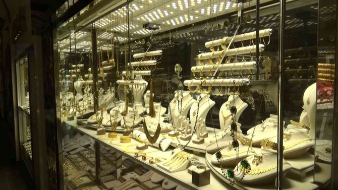 Kuyumcular Fiyatı Sabitleyerek Altın İçin Anlaşan Ve Fiyatı Düşünce Vazgeçen Vatandaşlardan Dertli