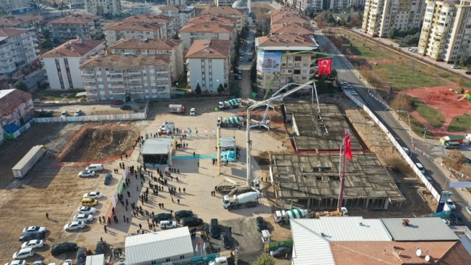 Yeşilyurt ’Ta Kentsel Dönüşüm Proje Alanında Temel Atma Töreni Yaptı